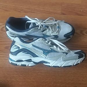 Mizuno size 9